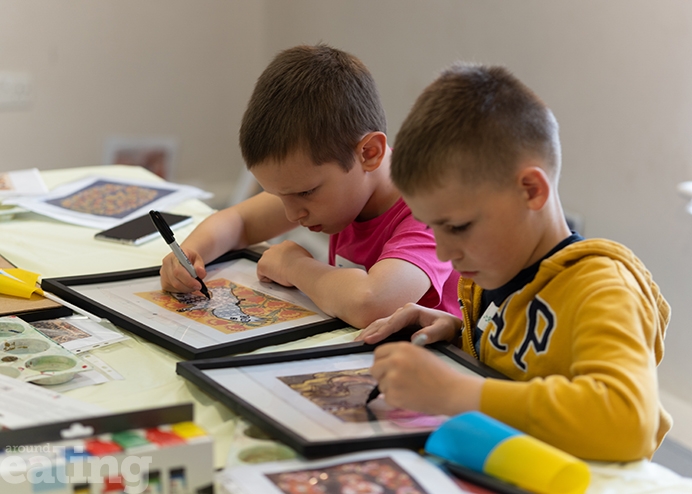 Ukrainian refugee children doing art